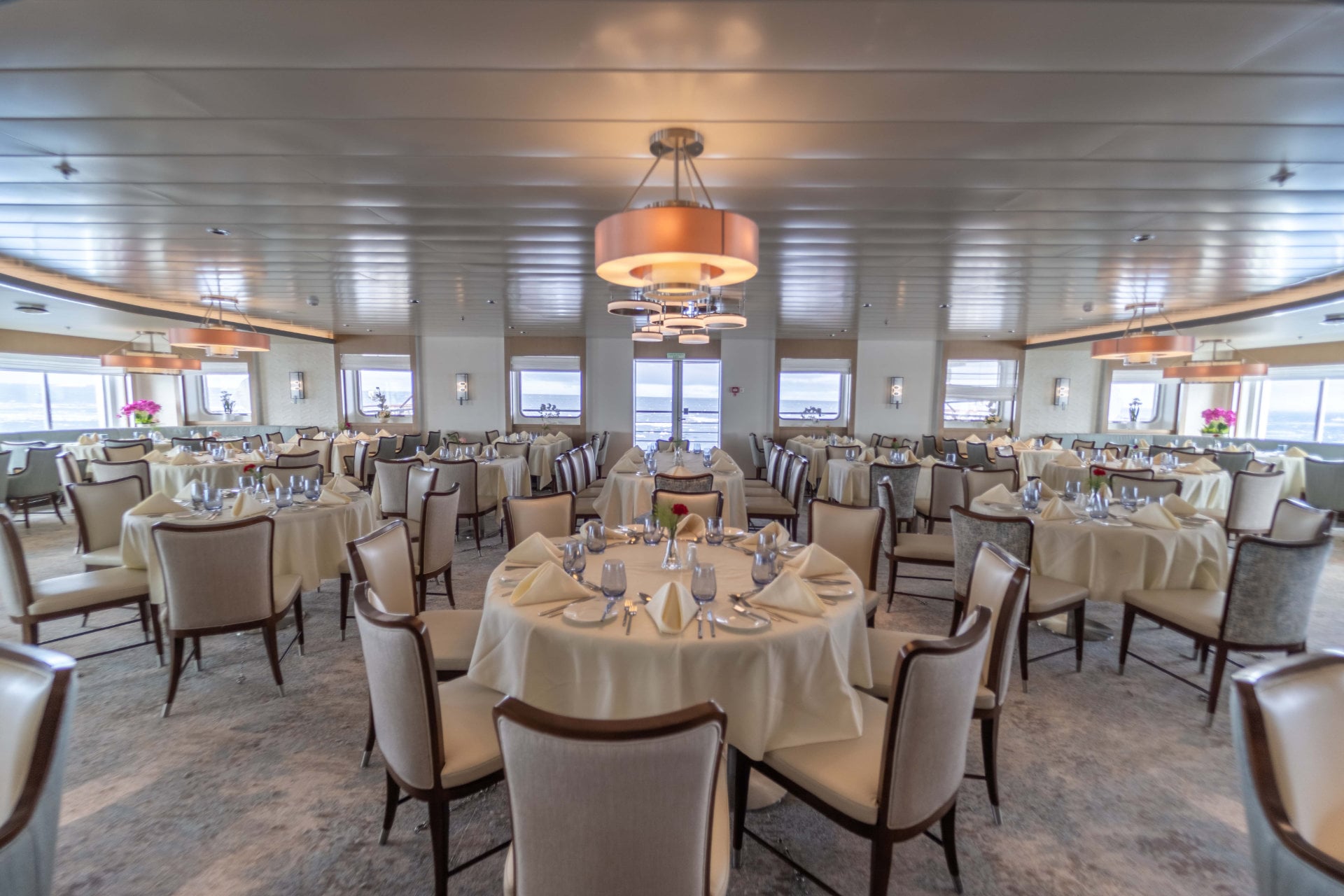 Greg-Mortimer-Dining