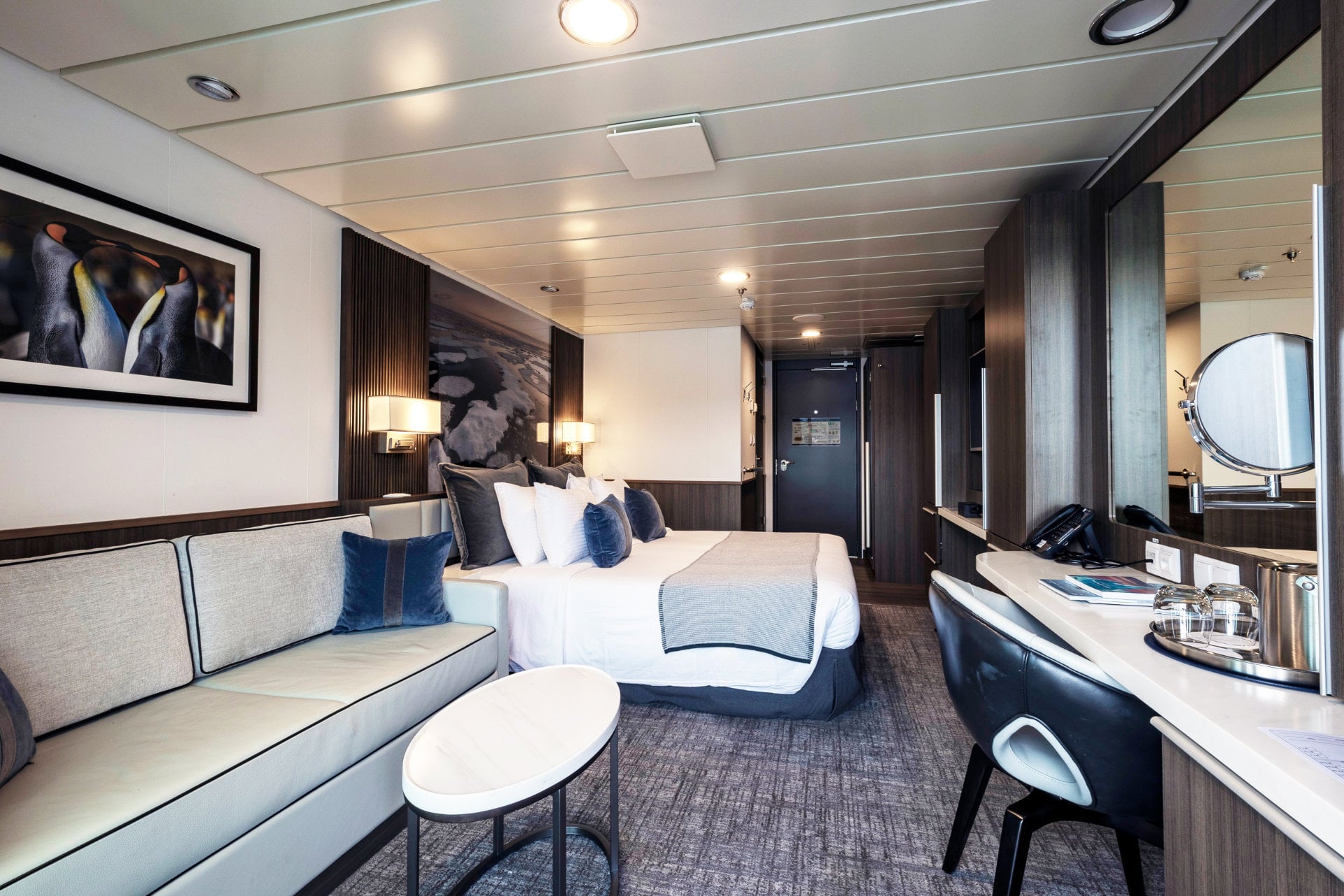 Sylvia-Earle-Aurora-Stateroom-Superior-410-Richard-IAnson